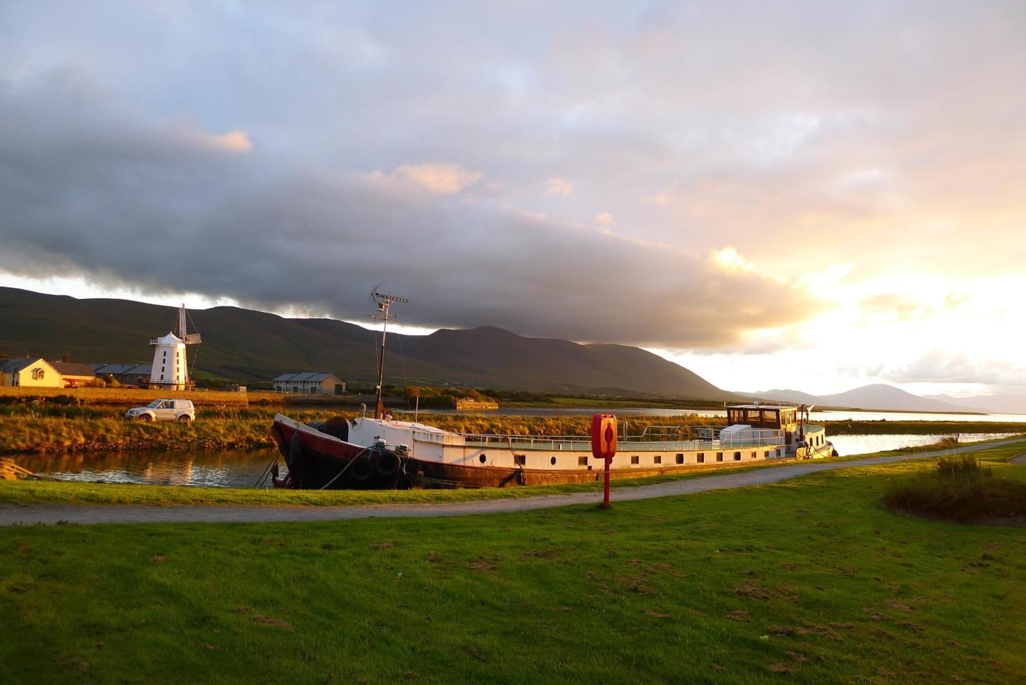 Keanes Of Curraheen, Bar, Restaurant & Accommodation Тралі Екстер'єр фото