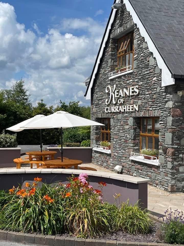 Keanes Of Curraheen, Bar, Restaurant & Accommodation Тралі Екстер'єр фото