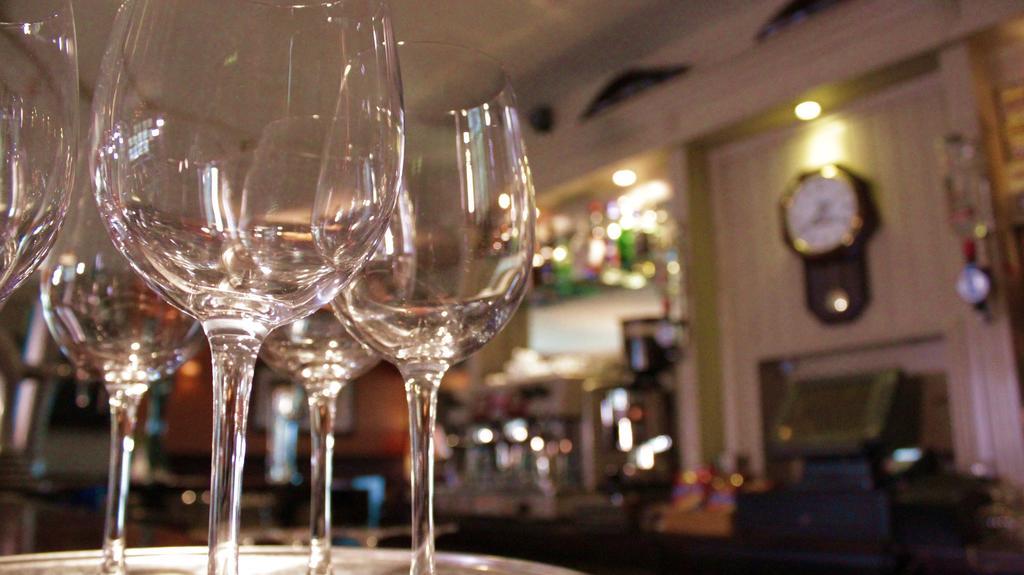 Keanes Of Curraheen, Bar, Restaurant & Accommodation Тралі Екстер'єр фото